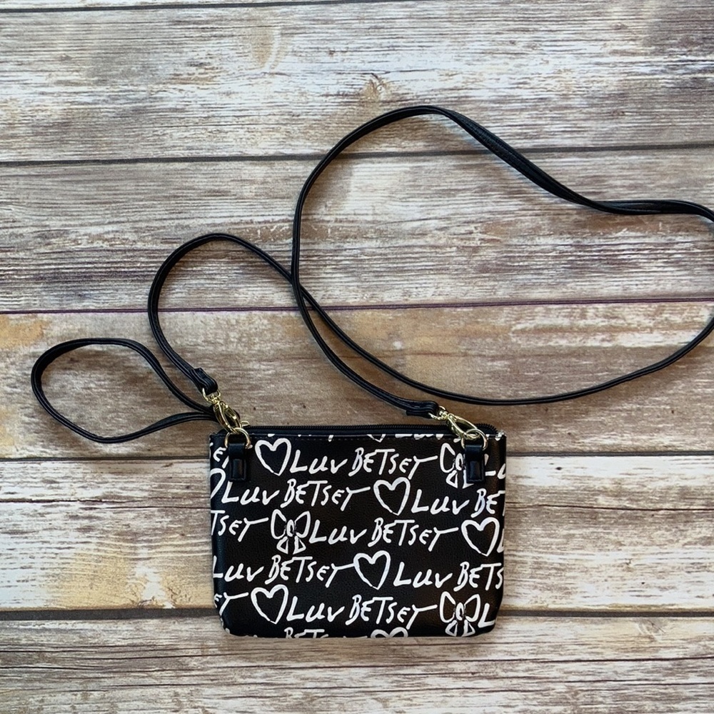 Betsey Johnson Luv wristlet Crossbody EUC - Picture 3 of 5